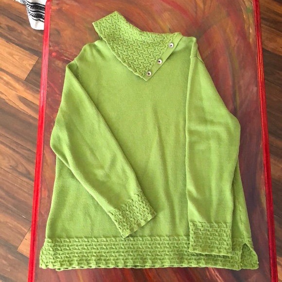 Great green sweater with unique neckline. - Picture 1 of 4